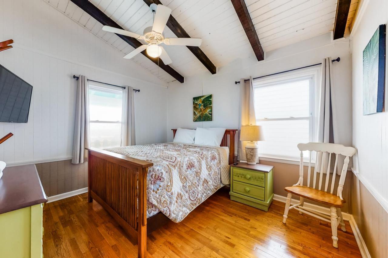 Bikini Bottom Villa Holden Beach Exterior photo